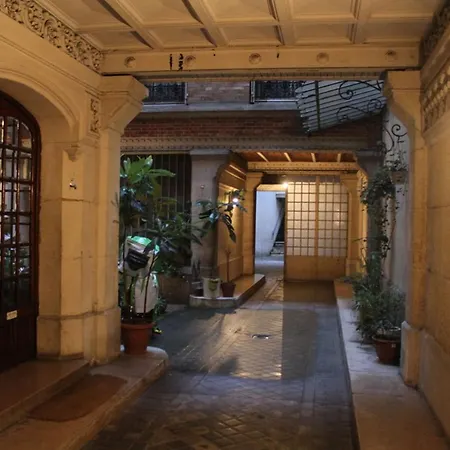 Apartment Charming Near Marais
